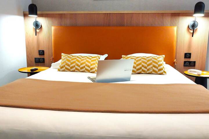 Room 6 of 75