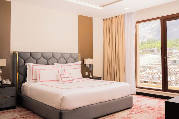 Room 8 of 30