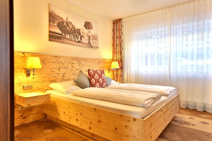 Room 6 of 28