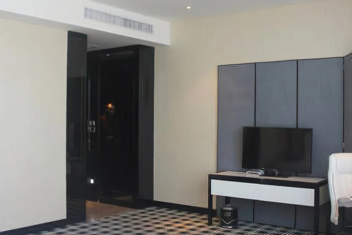 Room 10 of 20