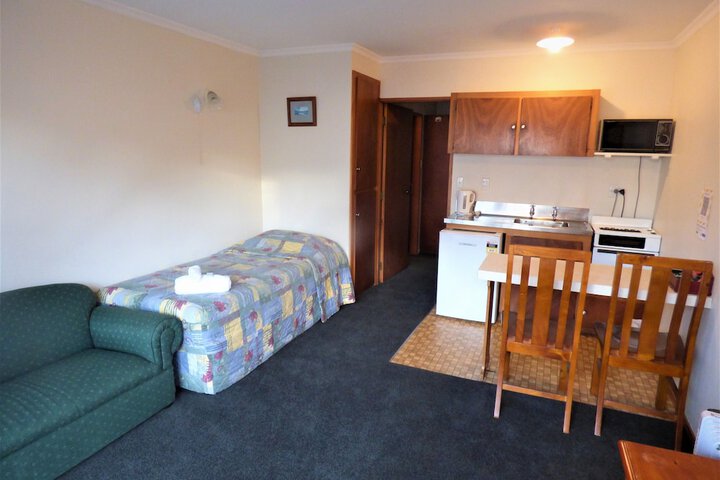 Room 13 of 40