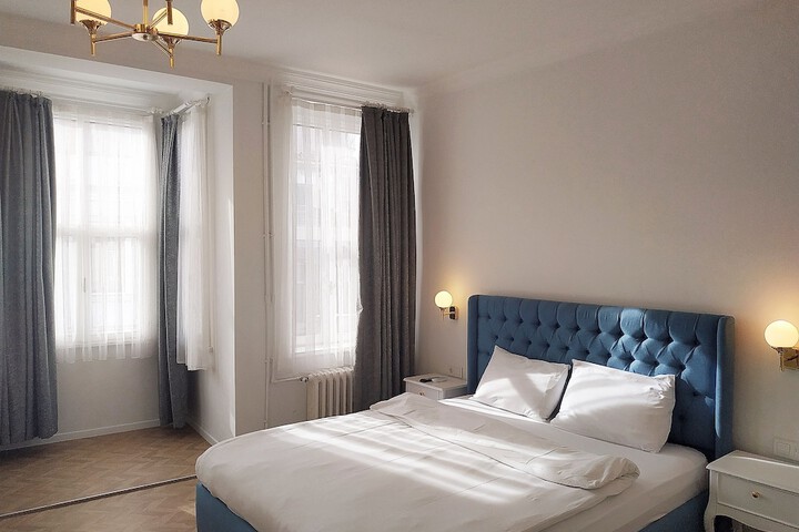 Room 6 of 32