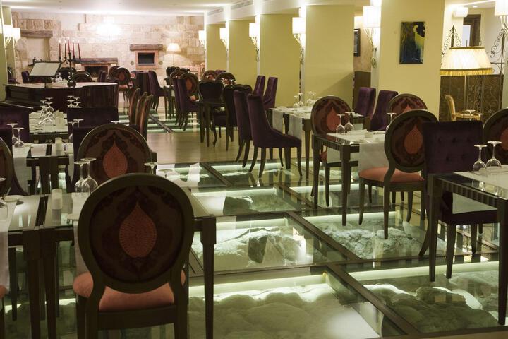 Dining 74 of 80