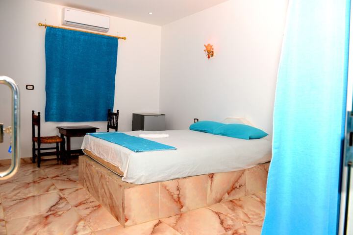 Room 28 of 151