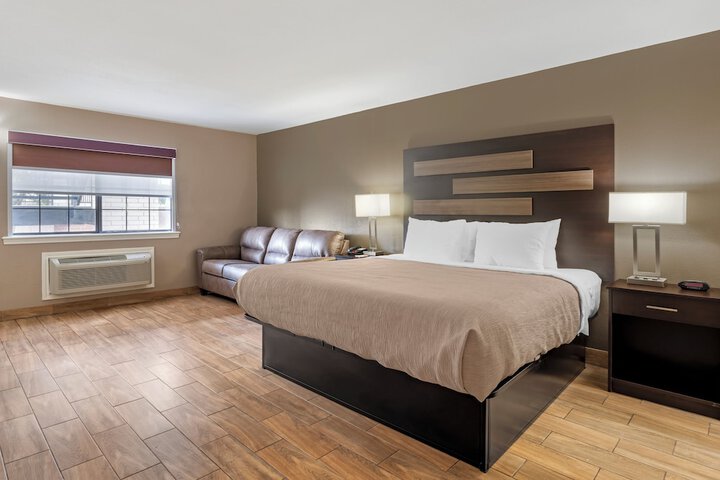 Standard | King Bed (16 of 21)