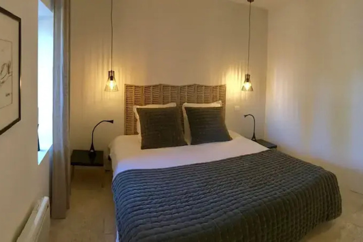 Room 5 of 18
