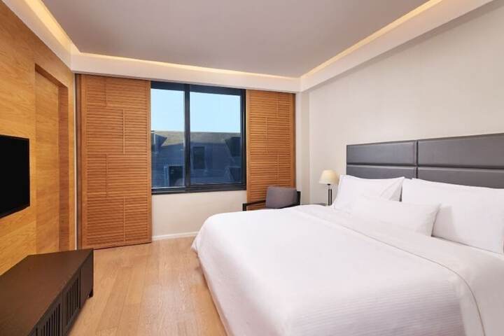 Room 7 of 65