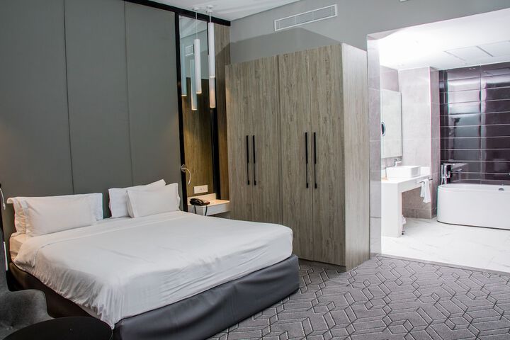Room 76 of 193