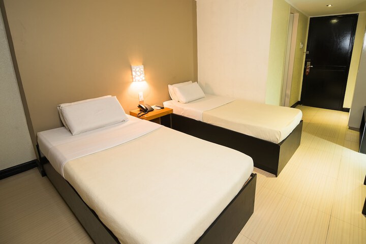 Room 6 of 44