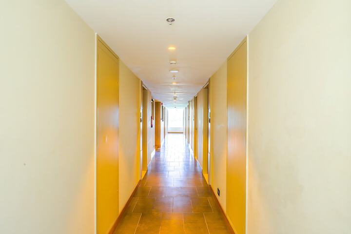 Ballroom/Hall 15 of 18