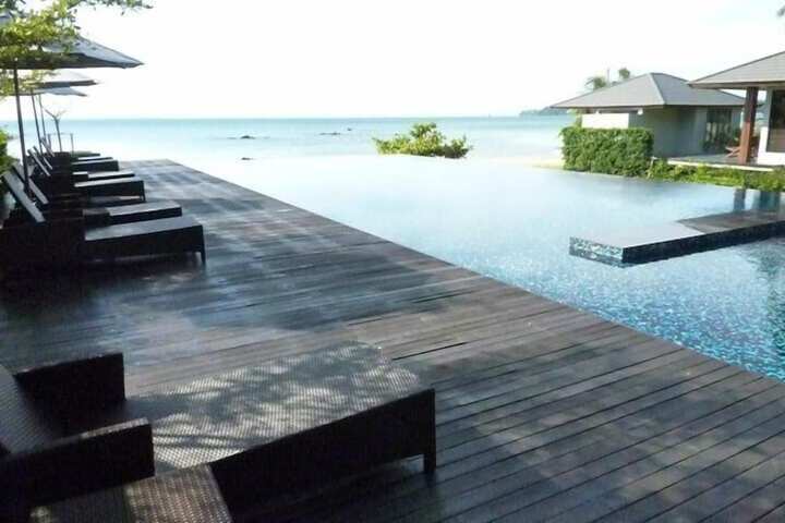 Hotel Pool