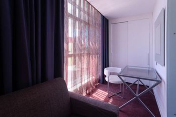 Room 64 of 112