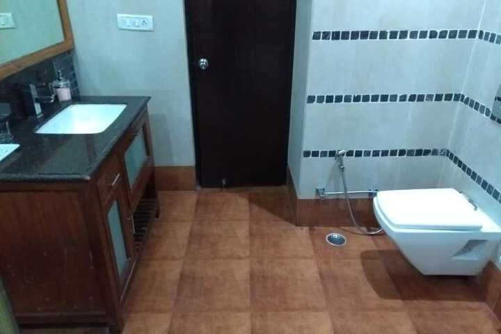 Room 8 of 28