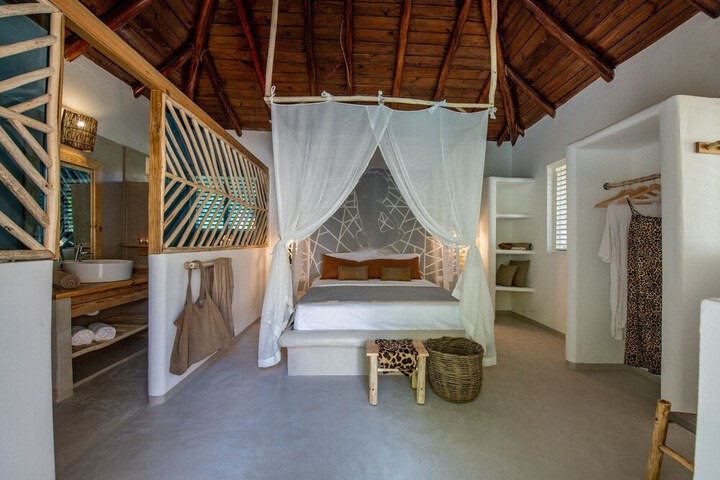 Room 4 of 38