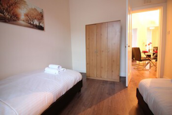 Room 8 of 17