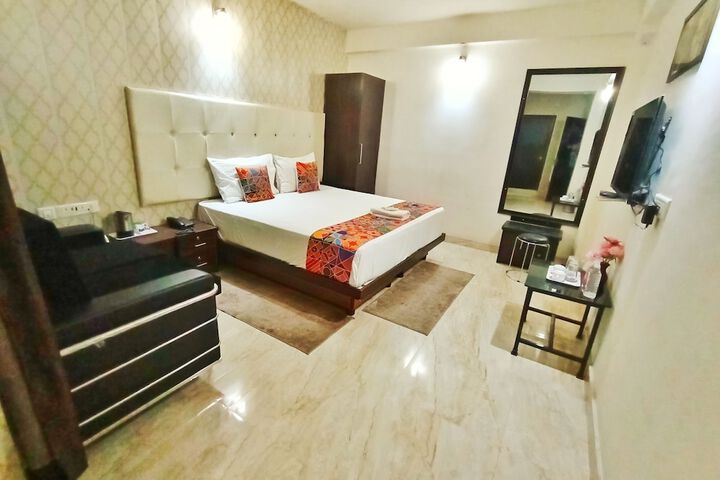 Room 12 of 37