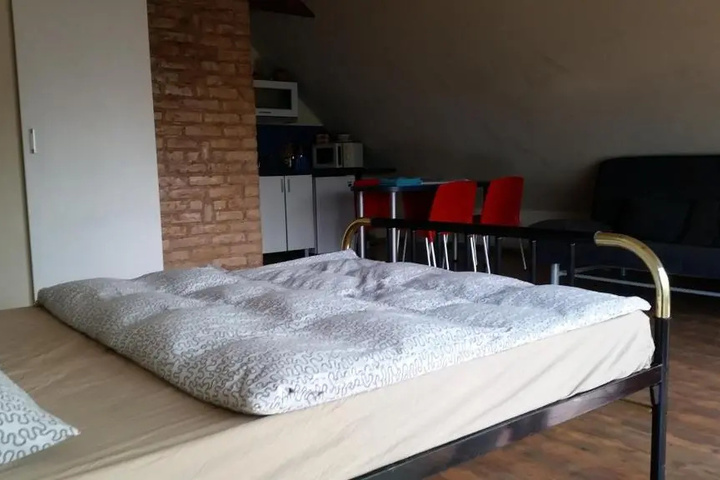 Room 4 of 12