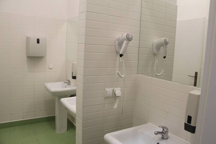 Room 147 of 159