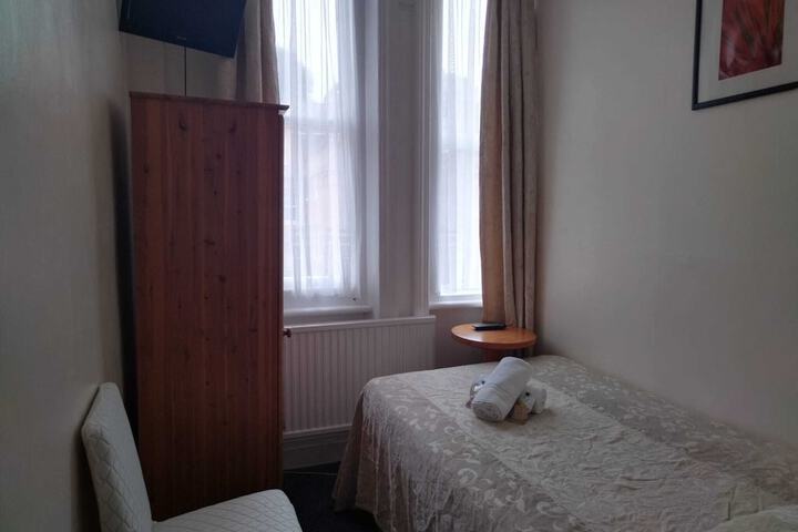 Room 43 of 283