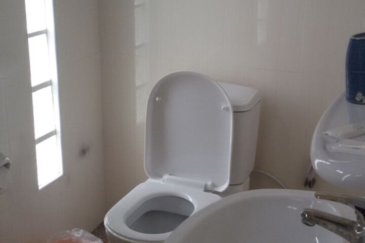 Room 10 of 32