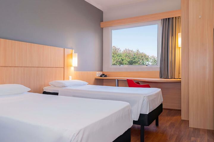 Room 3 of 70