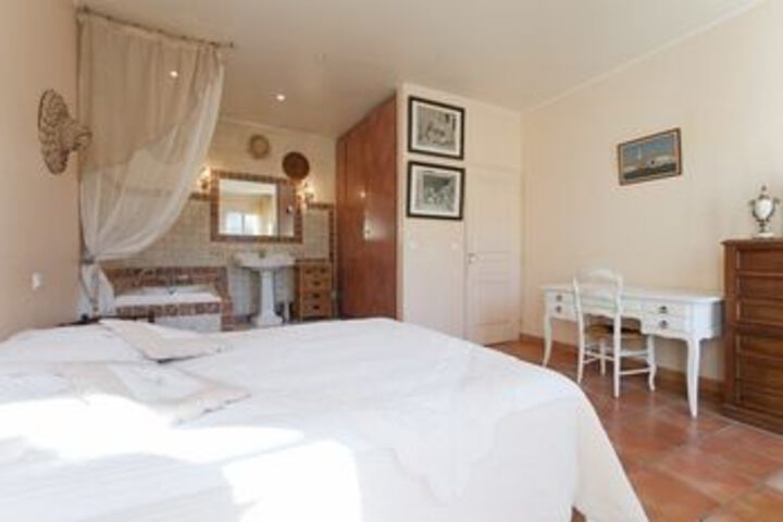 Room 11 of 23