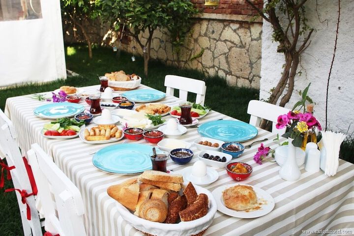 Breakfast/Coffee Service 25 of 35