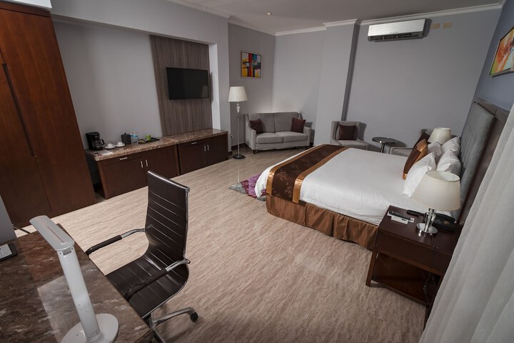 Room 16 of 33