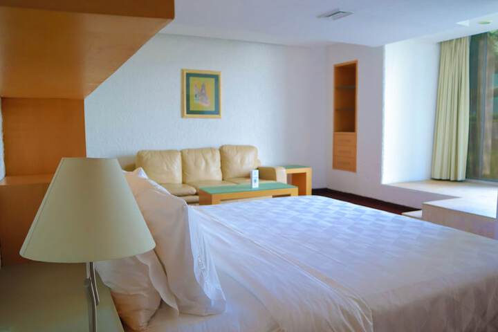 Room 16 of 76