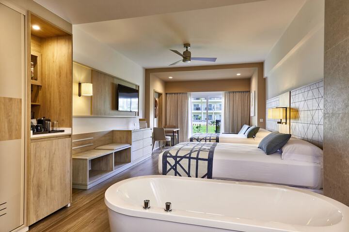 Room 14 of 120