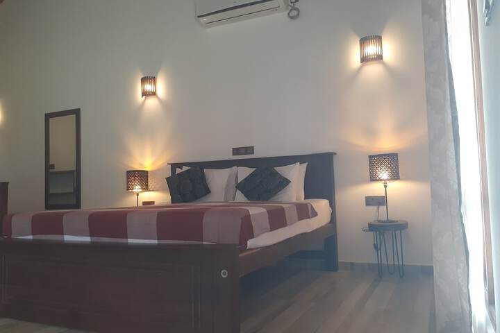 Room 2 of 32