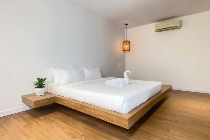 Room 9 of 34