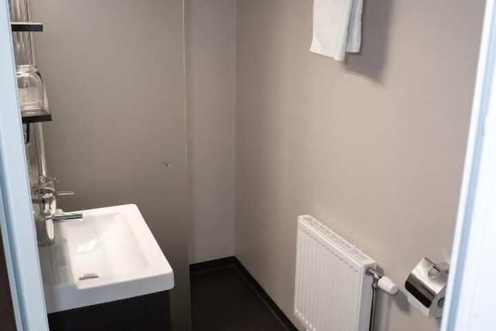 Room 33 of 45