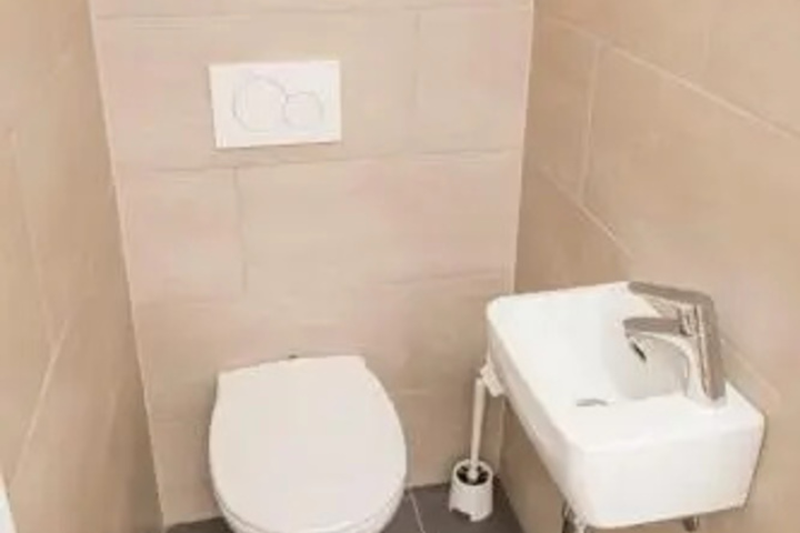 Room 9 of 25