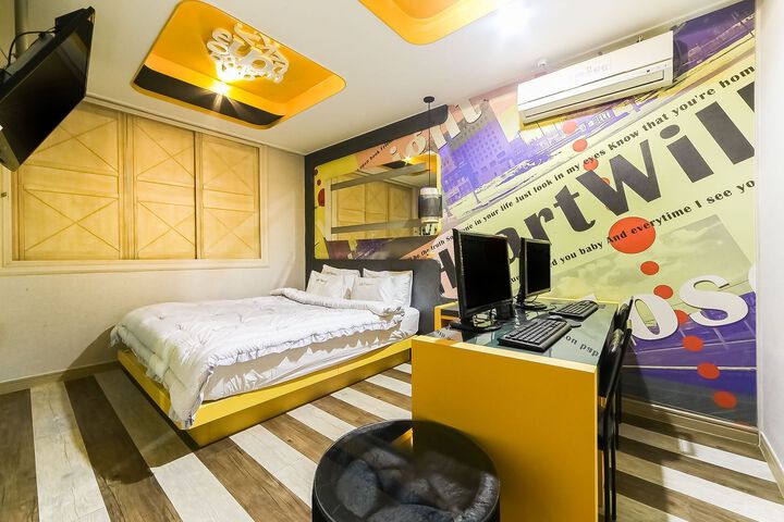 Room 104 of 156