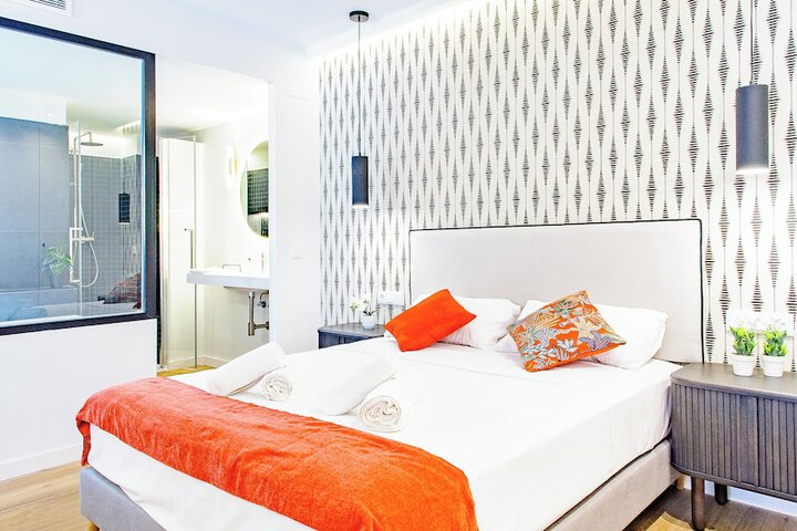 Room 3 of 32