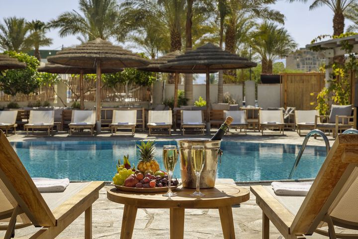 Hotel with Pool