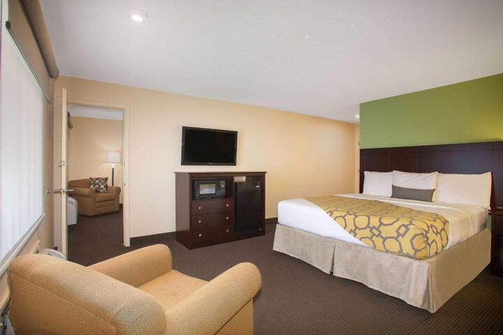 1 King Bed (7 of 29)