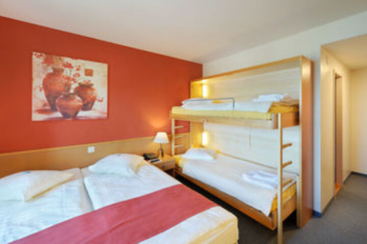 Room 35 of 102