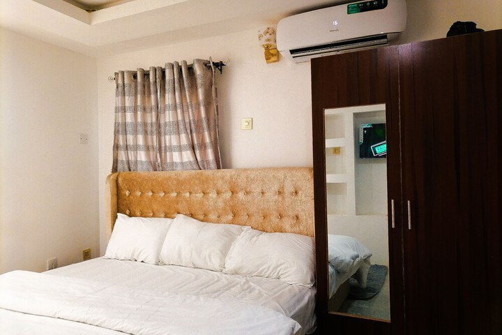 Room 4 of 20