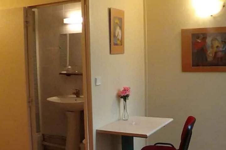 Room 11 of 15