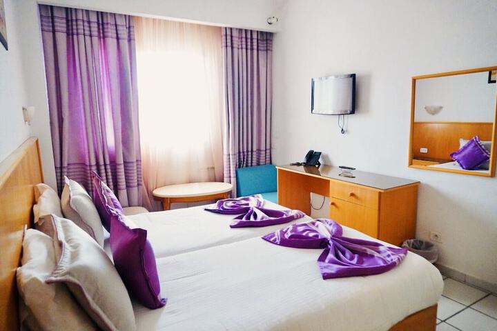 Room 8 of 39