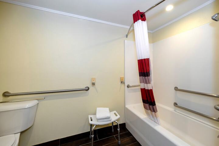 Room 20 of 33