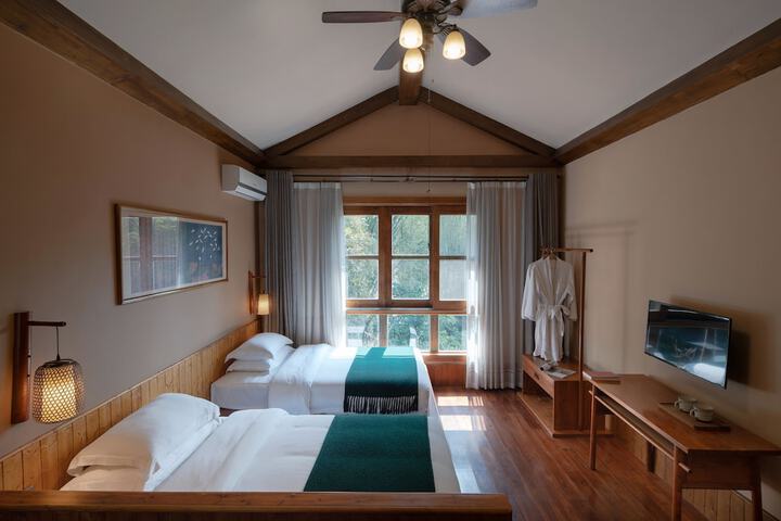 Room 33 of 111