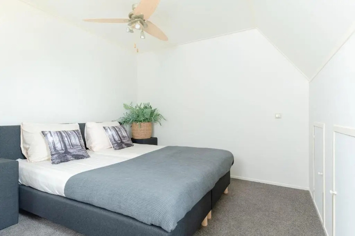 Room 2 of 22