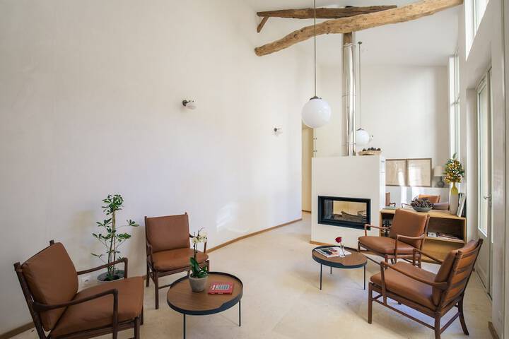 Lounge 50 of 65