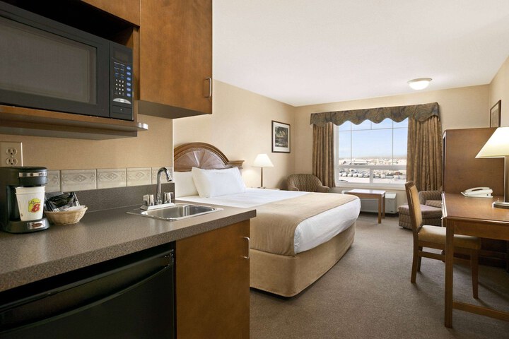 Room 6 of 18