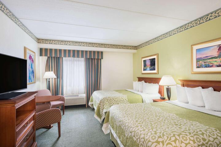 2 Queen Beds Accessible (7 of 11)