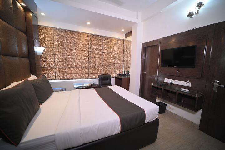 Room 8 of 38