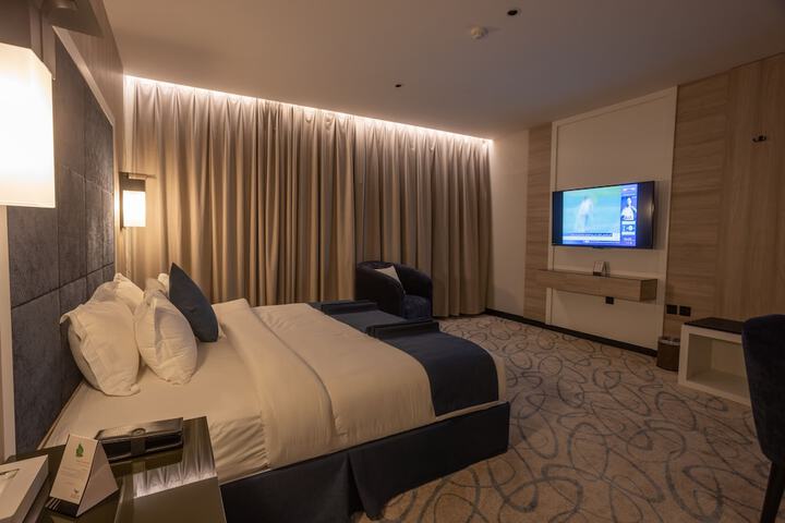 Room 5 of 20